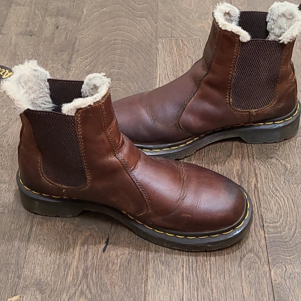 Dr. Martens 2976 Leonore Chelsea Boots